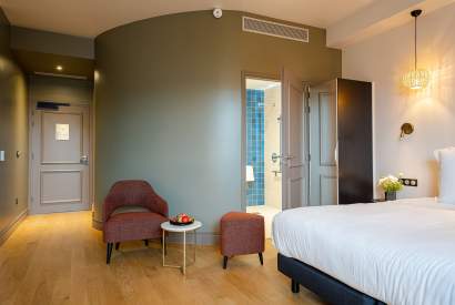 Room L’Invitation Au Voyage Honfleur · Hotel Normandy