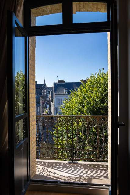 Room L’Invitation Au Voyage Honfleur · → Hotel and Restaurant Normandy