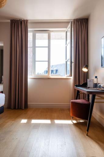 Room L’Invitation Au Voyage Honfleur · Romantic Hotel Normandy