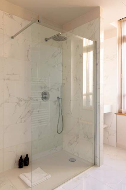 Bathroom L’Invitation Au Voyage Honfleur · → Hotel and Restaurant Normandy